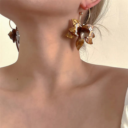 Petal Contour Studs